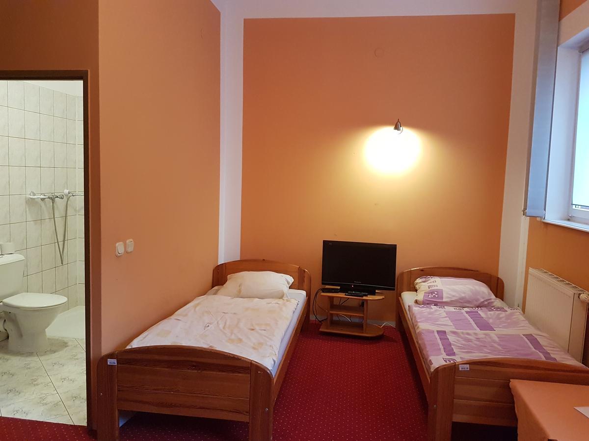 Chrobry Hotel Szprotawa Kültér fotó